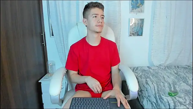 Snapshot of ThiagooJames chatting on 09/24/25, 12:36 ThiagooJames online show from 09/24/25, 12:36