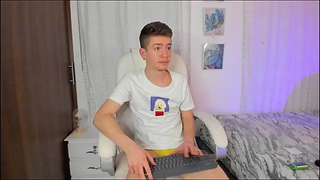 Snapshot of ThiagooJames chatting on 09/29/25, 02:27 ThiagooJames online show from 09/29/25, 02:27