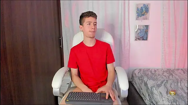 Snapshot of ThiagooJames chatting on 10/06/25, 01:58 ThiagooJames online show from 10/06/25, 01:58