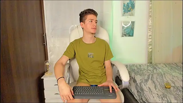 Snapshot of ThiagooJames chatting on 10/10/25, 03:05 ThiagooJames online show from 10/10/25, 03:05