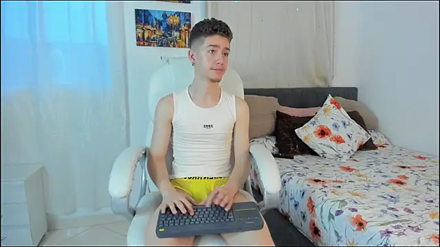 Snapshot of ThiagooJames chatting on 10/22/25, 10:42 ThiagooJames online show from 10/22/25, 10:42