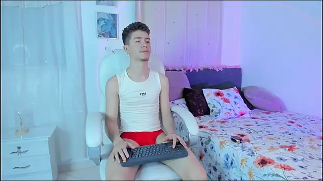 Snapshot of ThiagooJames chatting on 10/30/25, 03:19 ThiagooJames online show from 10/30/25, 03:19