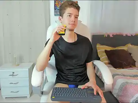 Snapshot of ThiagooJames chatting on 11/22/25, 03:16 ThiagooJames online show from 11/22/25, 03:16