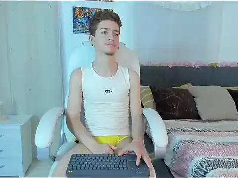 Snapshot of ThiagooJames chatting on 11/24/25, 02:22 ThiagooJames online show from 11/24/25, 02:22