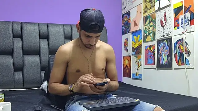 Snapshot of ashtoncooperr chatting on 10/04/25, 06:17 ashtoncooperr online show from 10/04/25, 06:17