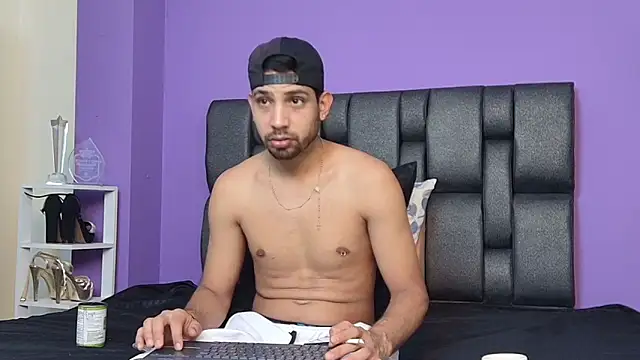 Snapshot of ashtoncooperr chatting on 10/06/25, 06:49 ashtoncooperr online show from 10/06/25, 06:49