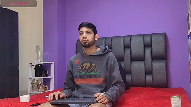 Snapshot of ashtoncooperr chatting on 10/13/25, 12:27 ashtoncooperr online show from 10/13/25, 12:27