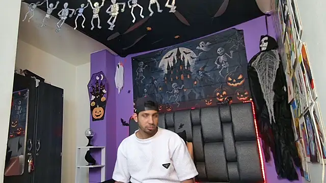 Snapshot of ashtoncooperr chatting on 10/23/25, 07:01 ashtoncooperr online show from 10/23/25, 07:01