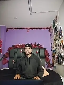 Snapshot of ashtoncooperr chatting on 12/04/25, 04:05 ashtoncooperr online show from 12/04/25, 04:05