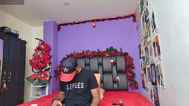 Snapshot of ashtoncooperr chatting on 12/18/25, 06:25 ashtoncooperr online show from 12/18/25, 06:25