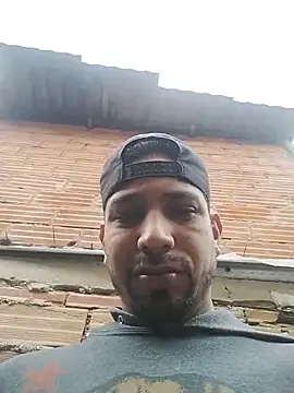 Snapshot of ashtoncooperr chatting on 12/20/25, 11:39 ashtoncooperr online show from 12/20/25, 11:39