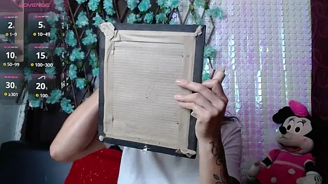 Snapshot of darling_hott chatting on 09/15/25, 11:10 darling hott online show from 09/15/25, 11:10