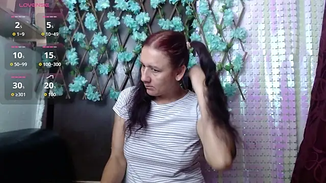 Snapshot of darling_hott chatting on 09/20/25, 08:37 darling hott online show from 09/20/25, 08:37