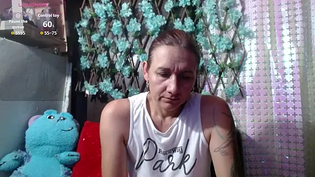 Snapshot of darling_hott chatting on 01/19/26, 09:46 darling hott online show from 01/19/26, 09:46