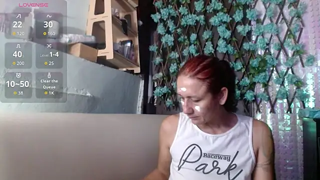 Snapshot of darling_hott chatting on 03/19/26, 10:30 darling hott online show from 03/19/26, 10:30