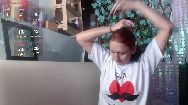 Snapshot of darling_hott chatting on 03/21/26, 10:53 darling hott online show from 03/21/26, 10:53