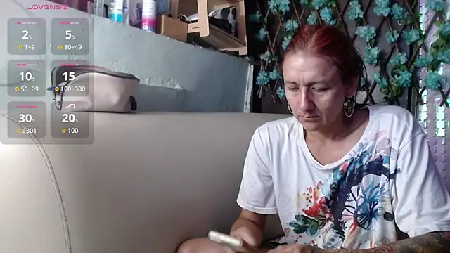 Snapshot of darling_hott chatting on 03/24/26, 11:04 darling hott online show from 03/24/26, 11:04