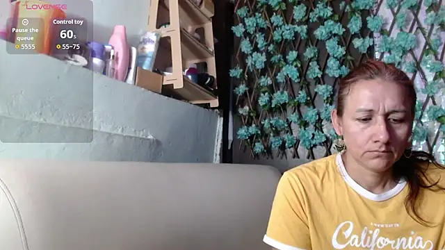 Snapshot of darling_hott chatting on 04/05/26, 11:29 darling hott online show from 04/05/26, 11:29