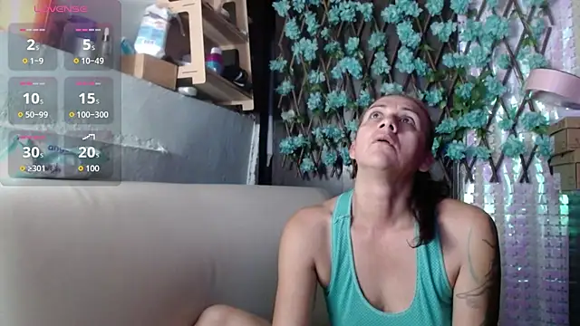 Snapshot of darling_hott chatting on 04/07/26, 08:48 darling hott online show from 04/07/26, 08:48