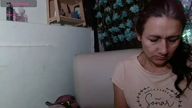 Snapshot of darling_hott chatting on 07/24/26, 08:34 darling hott online show from 07/24/26, 08:34