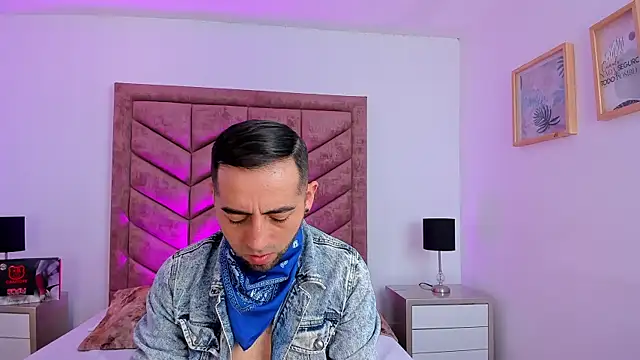 Snapshot of Lushian_ chatting on 09/10/25, 02:28 Lushian online show from 09/10/25, 02:28