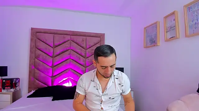 Snapshot of Lushian_ chatting on 09/18/25, 03:14 Lushian online show from 09/18/25, 03:14