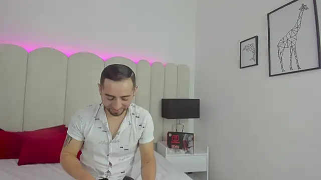 Snapshot of Lushian_ chatting on 11/26/25, 03:24 Lushian online show from 11/26/25, 03:24