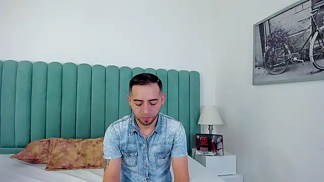 Snapshot of Lushian_ chatting on 12/16/25, 02:00 Lushian online show from 12/16/25, 02:00