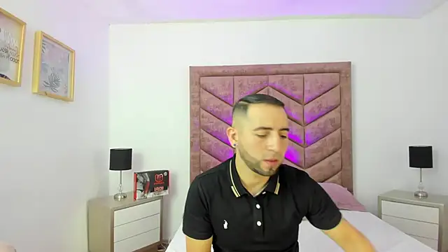 Snapshot of Lushian_ chatting on 03/23/26, 04:44 Lushian online show from 03/23/26, 04:44