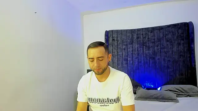 Snapshot of Lushian_ chatting on 06/12/26, 05:23 Lushian online show from 06/12/26, 05:23