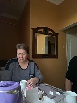 Snapshot of ReginaAndGordon chatting on 12/19/25, 01:40 ReginaAndGordon online show from 12/19/25, 01:40
