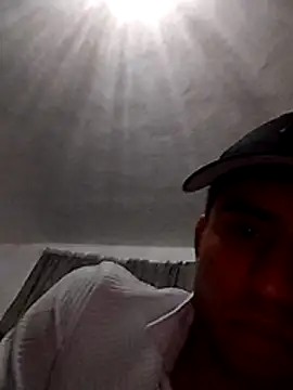 Snapshot of RSantilMorgt chatting on 04/05/26, 01:14 RSantilMorgt online show from 04/05/26, 01:14