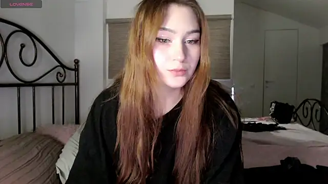 Lili Luuu online show from 03/25/26, 10:16