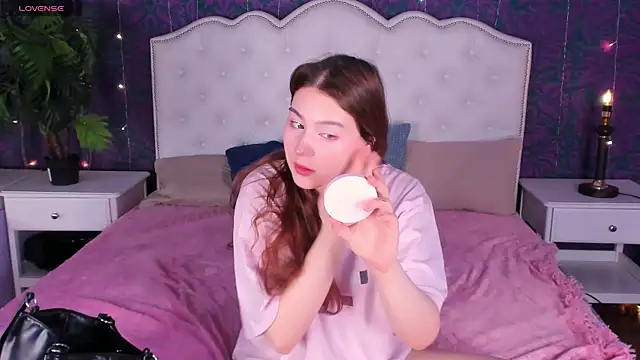 Lili Luuu online show from 04/02/26, 11:57