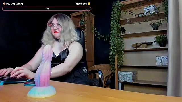 Snapshot of Ellis_Nova chatting on 10/25/25, 09:39 Ellis Nova online show from 10/25/25, 09:39