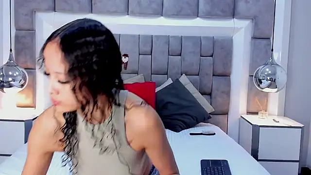 Snapshot of JuliettaBleer chatting on 11/29/25, 12:19 JuliettaBleer online show from 11/29/25, 12:19