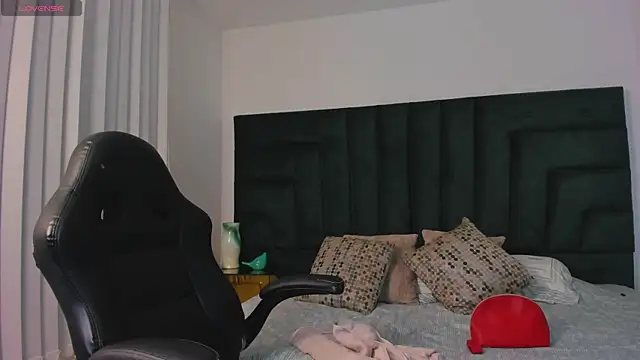 valerieMattson online show from 09/28/25, 05:40