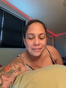 Snapshot of PrettyKittyMia chatting on 10/11/25, 07:56 PrettyKittyMia online show from 10/11/25, 07:56