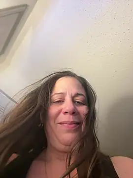 PrettyKittyMia online show from 05/05/26, 02:41