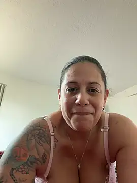 PrettyKittyMia online show from 05/14/26, 04:36