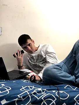 Snapshot of Cesar_Augusto chatting on 09/27/25, 05:12 Cesar Augusto online show from 09/27/25, 05:12