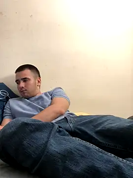 Snapshot of Cesar_Augusto chatting on 10/17/25, 02:15 Cesar Augusto online show from 10/17/25, 02:15