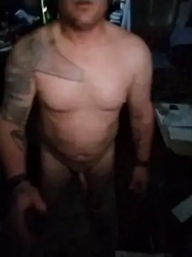 Snapshot of JoeyUhOh chatting on 12/13/25, 07:53 JoeyUhOh online show from 12/13/25, 07:53