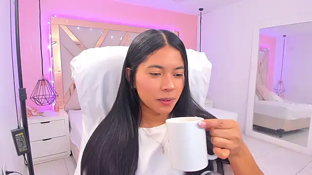 Snapshot of samantaa_shy chatting on 03/25/26, 11:00 samantaa shy online show from 03/25/26, 11:00