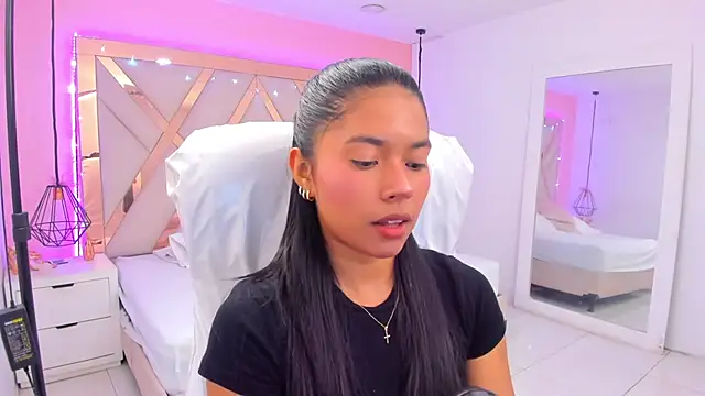 Snapshot of samantaa_shy chatting on 04/04/26, 03:27 samantaa shy online show from 04/04/26, 03:27