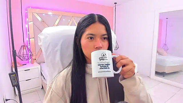 Snapshot of samantaa_shy chatting on 04/14/26, 03:12 samantaa shy online show from 04/14/26, 03:12