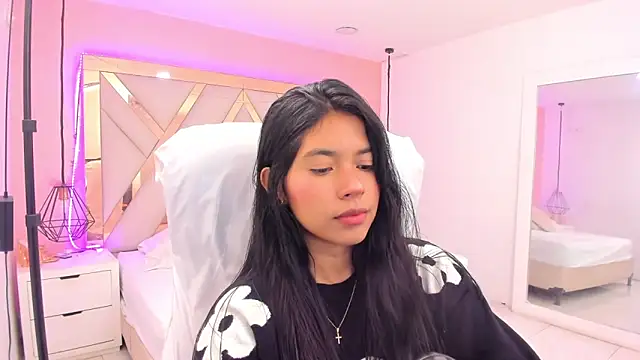 Snapshot of samantaa_shy chatting on 04/16/26, 12:11 samantaa shy online show from 04/16/26, 12:11