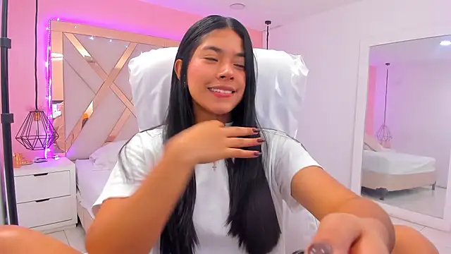 Snapshot of samantaa_shy chatting on 04/20/26, 03:09 samantaa shy online show from 04/20/26, 03:09