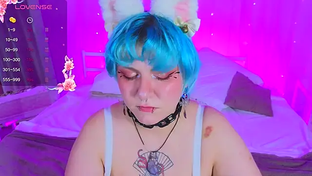 Snapshot of bluelunaray chatting on 09/12/25, 10:59 bluelunaray online show from 09/12/25, 10:59