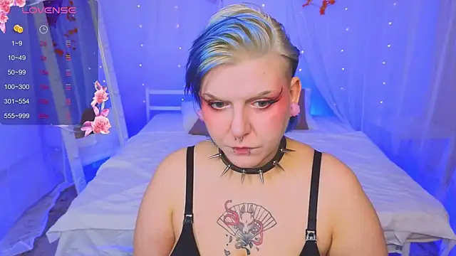 Snapshot of bluelunaray chatting on 09/24/25, 11:02 bluelunaray online show from 09/24/25, 11:02